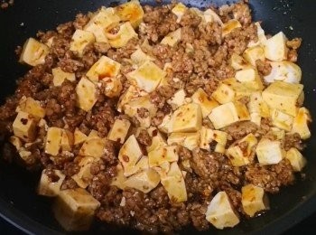 step4: 加入已切粒豆腐炒勻