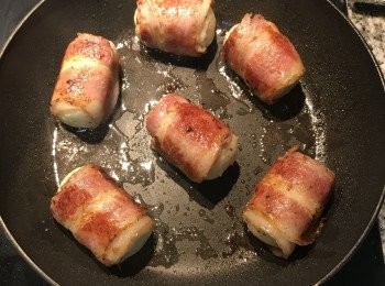 step9: 煎到培根都上色，即可起鍋；