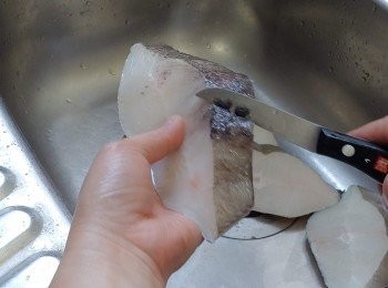 step1: 魚解凍去鱗及洗淨
