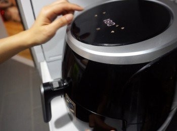 step4: 氣炸鍋用180度先預熱5分鐘