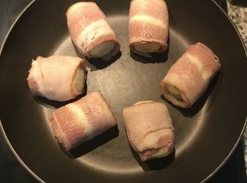 step7: 不沾平底鍋不放油，開口朝下中小火煎；