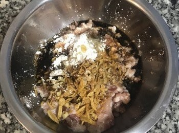 step2: 醃料全下，