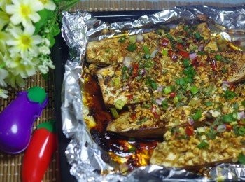 step9: 最後拿出茄子灑上少許蔥粒點綴便可。