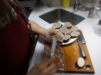 step3: 將鯪魚肉抹在茄子片上