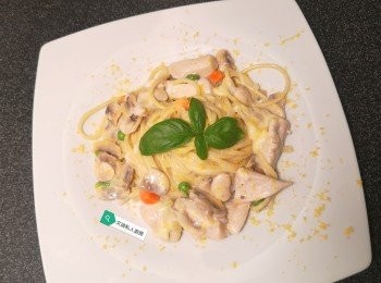step8: 可配白飯或意粉，意粉面可灑上芝士碎同食。