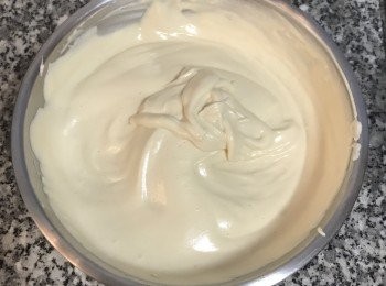 step10: 混勻的蛋糕糊是拋拋略濃的,不會水水低。