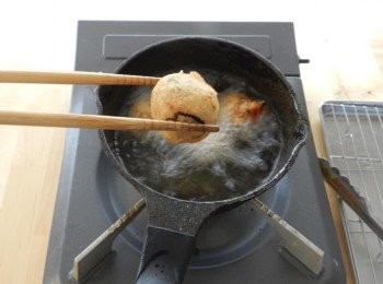 step12: 盛入盤中，沾蘿蔔泥和鹽食用。