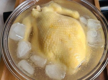 step5: 取出即浸冰水。盛起瀝乾。