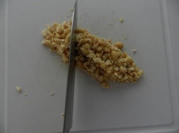 step2: 將大豆剁碎成粗粒