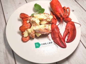 step4: 凍熟蛋去殼，蛋黃和蛋白分開，蛋白切細粒，蛋黃加入沙律醬攪勻備用。