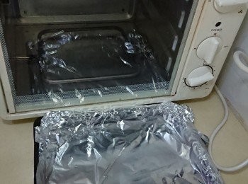 step1: 先預熱焗爐，再在底盤鋪上錫紙。