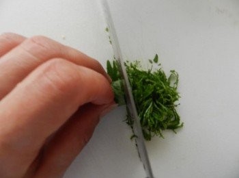 step4: 香菇——切碎

木耳——切絲