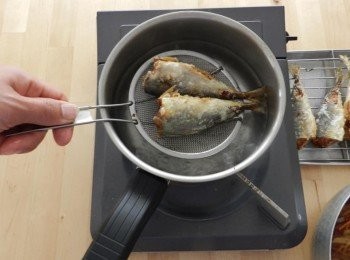 step10: 將11浸入沸騰的滾水一瞬間後立刻取出