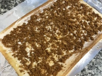 step16: 抹上一層美奶滋,再均勻的灑上肉鬆；