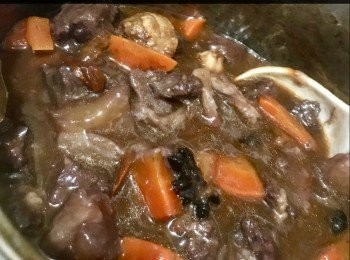 step7: 熄火，不開蓋，焗15分鐘，不開蓋，再開中火滾起煮30分鐘，熄火，不開蓋（呢個步驟係令佢煮入味同「林」既關鍵），食前滾起落鹽，加生粉水煮<span class="group_3">獻汁</span>，煲好飯，完成！