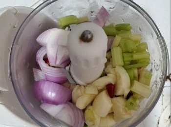 step3: 將所有調味料切細放攪拌機攪爛