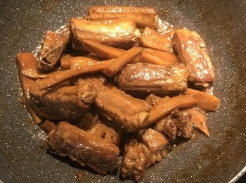 step12: 10分鐘後，試吃鹹度，用醬油或鹽做調整便可起鍋。