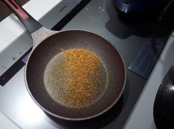 step6: 蝦皮白鑊炒香備用