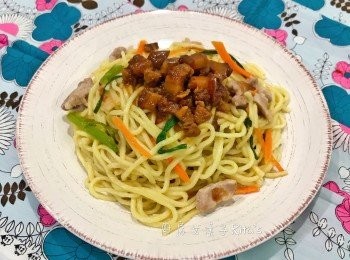 step9: 淋上肉燥完成。
肉燥做法可以選擇絞肉的或手切三層肉的，食譜連結請參考👇🏻👇🏻👇🏻https://cook1cook.com/recipe/37798