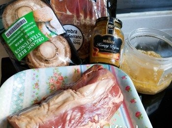 step1: 預備材料。急凍牛柳於早1-2日放入0-4度雪櫃解凍。