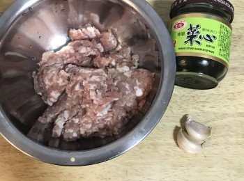 step1: 冰箱剩下的<span class="group_1">食材</span>再利用，簡單、快速又好吃。