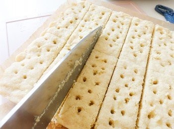 step5: 待餅乾待涼後，再切件享用