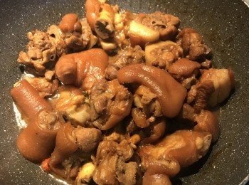 step12: 開蓋翻炒ㄧ下，試味道用鹽或醬油調整鹹度即可。