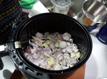 step4: 180度預熱了5分鐘的氣炸鍋
炸10分鐘左右，每3-4分鐘打開看看翻翻，炸好備用