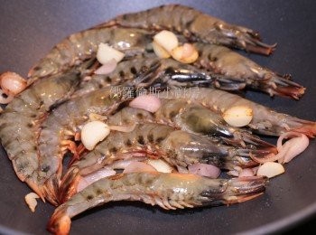 step3: 虎蝦煎至七至八成熟