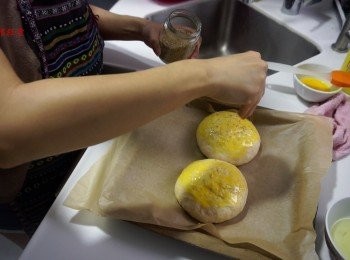 step7: 麵包就最少半至一小時，至造形麵糰的兩倍大
之後焗爐預熱180度，吐司烤30-35分鐘（按吐司模大小，一般450g要35分鐘）
麵包則20分鐘左右