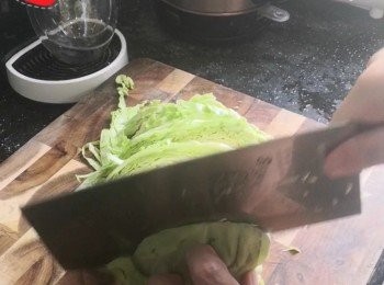 step1: 將椰菜切絲