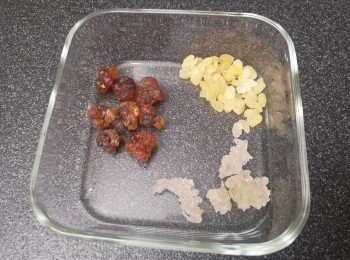 step1: 桃膠、雪蓮子和雪燕浸約十二小時。