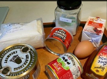 step1: 材料：(約8個份量)
低筋麵粉 250g
泡打粉(Baking Powder) 8g
淡奶 100g
鮮忌廉(Whipping Cream) 100g
金桶牛油 80g (可用其它有鹽牛油代替)
雞蛋 1隻(約50 - 60g)
上白糖 40g(可用一般白糖代替人)
蜜糖 20g