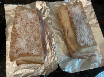 step6: 取出五花腩插皮及掃上白醋，鋪上粗鹽