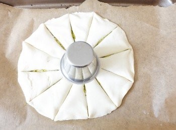 step3: 在中間放一個圓形，再在周邊切邊