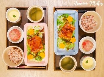 step1: <a href="https://bit.ly/2ZxapeY" target="_blank" data-keyword="雞扒" class="guide-link"><strong>雞扒</strong></a> <span style="display:inline-block;vertical-align:middle;margin-top:-3px;color:initial;border-radius:3px;padding:2px 3px;font-size:12px;line-height:14px;background:#87d300;color:#fff;">即買</span> 洗淨後用紙巾抹乾水份。用刀把筋和脂肪切去，在厚肉的地方淺切幾刀。（可省略）將所有調味料混合，醃<a href="https://bit.ly/2ZxapeY" target="_blank" data-keyword="雞扒" class="guide-link"><strong>雞扒</strong></a> <span style="display:inline-block;vertical-align:middle;margin-top:-3px;color:initial;border-radius:3px;padding:2px 3px;font-size:12px;line-height:14px;background:#87d300;color:#fff;">即買</span> １小時。