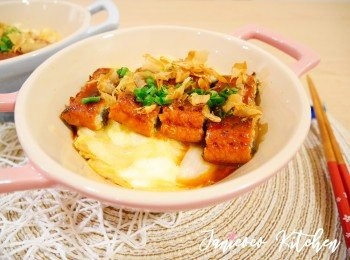 step6: 最後灑上鰹魚碎和葱花，大功告成。