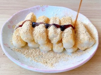 step2: 紅糖漿做法
紅糖加水煮成濃稠狀態 
淋在糍粑上面加上黃豆粉即可享用