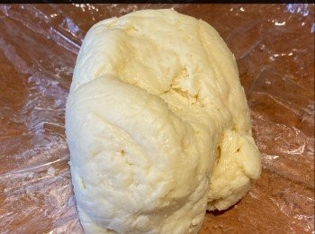 step2: 低筋麵粉及泡打粉過篩，加入上白糖拌勻。