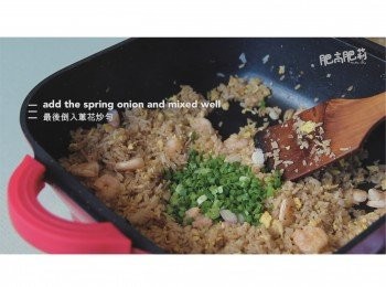 step14: 最後倒入蔥花炒勻