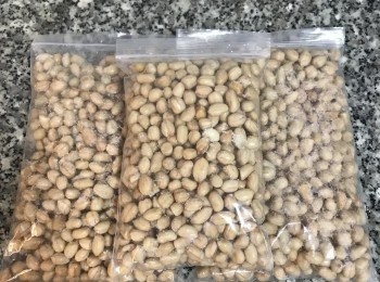 step2: 6小時後，用清水沖洗兩次，瀝乾水份，裝袋放冷凍庫過夜；