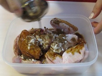 step1: <a href="https://bit.ly/3zHU5V3" target="_blank" data-keyword="雞翼" class="guide-link"><strong>雞翼</strong></a> <span style="display:inline-block;vertical-align:middle;margin-top:-3px;color:initial;border-radius:3px;padding:2px 3px;font-size:12px;line-height:14px;background:#87d300;color:#fff;">即買</span> 洗淨抹乾後用醃料醃製3小時(最好過夜)