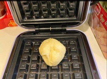 step3: 淡奶、鮮忌廉(Whipping Cream)、蜜糖及雞蛋拌匀。