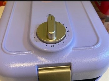 step4: 將1、2及牛油放入廚師機用中速拌勻，將麵團放入雪櫃置一晚(8至10小時)。