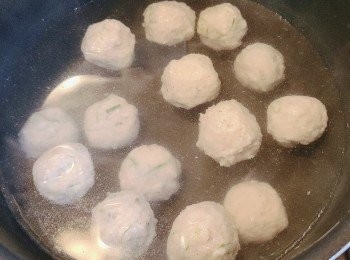 step6: 放入滾水中汆燙至全部浮起。