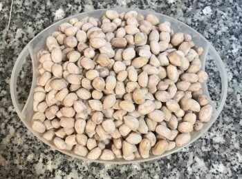 step3: 冷凍後的花生更容易煮