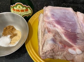 step3: 豬肉抹上已混合的醃料