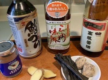 step2: 調味料：
沖繩黑糖 40 - 60 g (視乎自己喜愛的味道)\
鰹魚汁 1杯
清酒 120 ml
黑醬油 1/3杯 (可用蠔油代替)
味醂1/3杯
薑 2-3片
昆布 1大片 (可省略)
