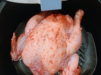 step8: 預熱Airflyer 180度。焗前盡量抺走多餘醃料。