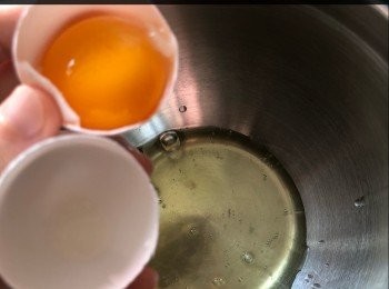 step7: 三隻雞蛋分開蛋白和蛋黃